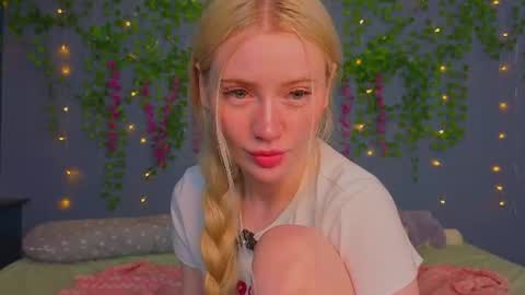 lillie_berry online show from July 16, 5:33 am