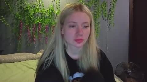 lillie_berry online show from July 25, 4:54 am