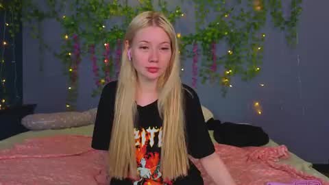lillie_berry online show from July 26, 5:05 am