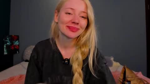 lillie_berry online show from July 12, 5:54 am