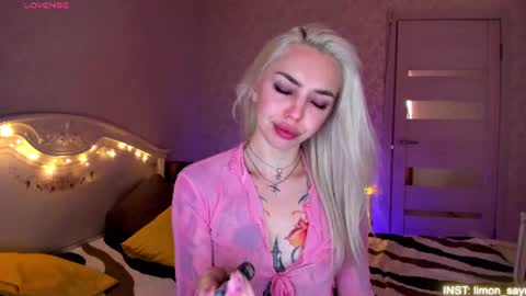 LilliMoore online show from June 19, 12:27 am