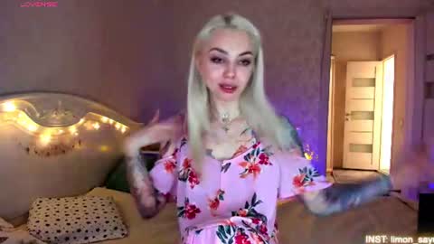 LilliMoore online show from June 15, 2:25 am