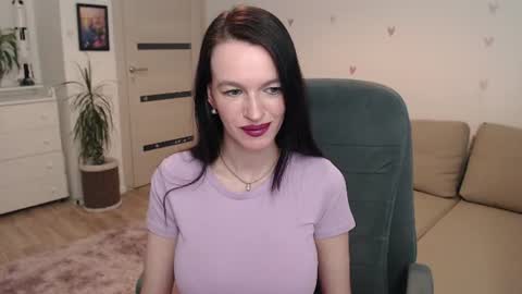 lilliyves online show from June 25, 5:40 pm