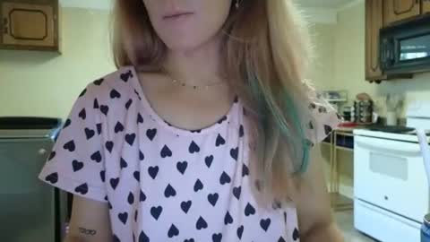 lilly_adams88 online show from July 14, 10:15 pm
