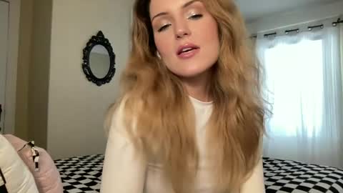 lilly_adams88 online show from July 4, 9:07 pm