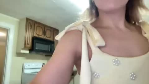 lilly_adams88 online show from July 17, 10:33 pm