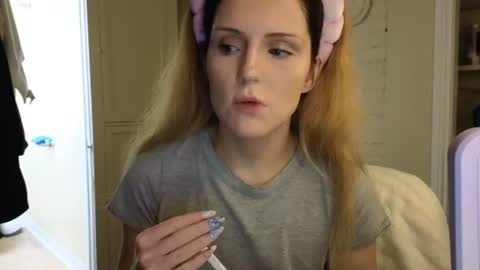 lilly_adams88 online show from June 27, 1:33 am