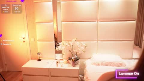 Lilly Colins online show from October 4, 8:28 pm