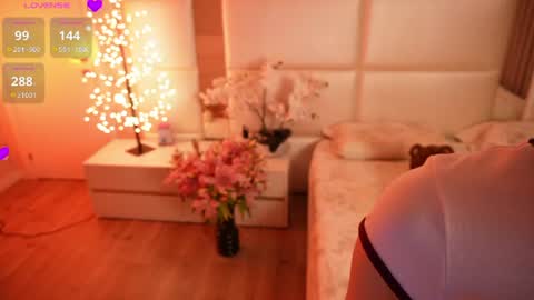 Lilly Colins online show from June 13, 8:52 pm