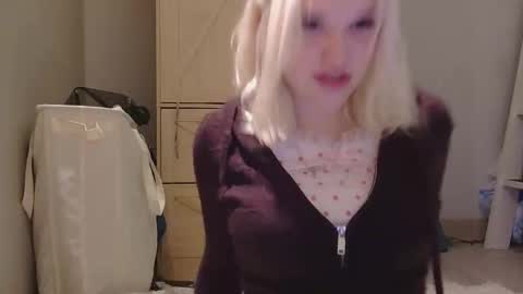Lilly Dreamz online show from April 28, 6:29 am
