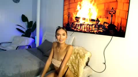 lillyholland online show from February 14, 5:36 pm