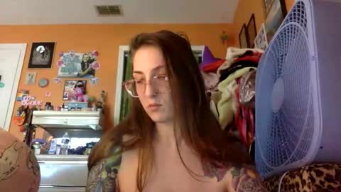 hi guys im back on here 3 online show from February 23, 7:49 pm