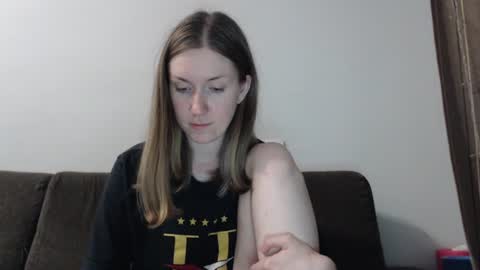 lily_love_x online show from August 2, 12:01 am