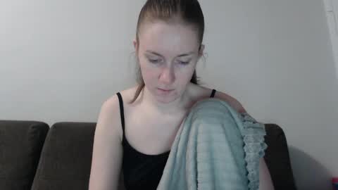 lily_love_x online show from April 28, 11:20 pm