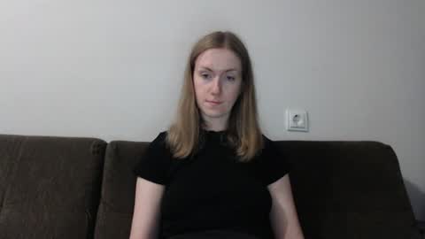 lily_love_x online show from July 11, 1:32 am