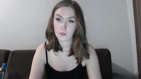 lily_love_x online show from September 15, 9:49 pm