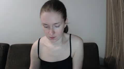lily_love_x online show from June 27, 5:46 am