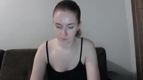 lily_love_x online show from October 7, 10:39 pm