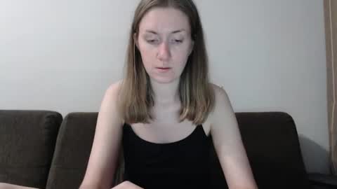 lily_love_x online show from July 16, 1:42 am