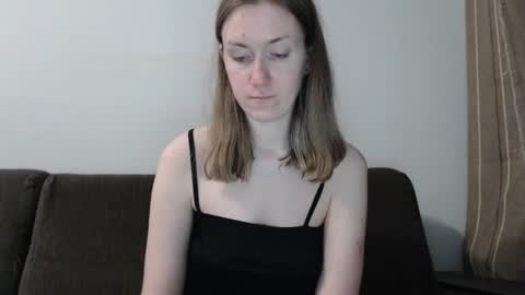 lily_love_x online show from July 10, 1:21 am