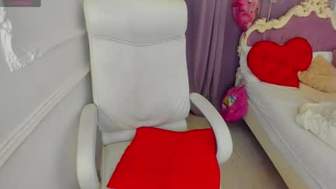 Lily online show from April 30, 7:24 am