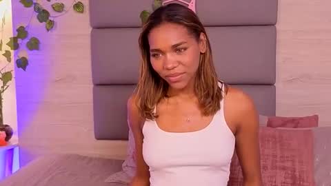 Lily Miiller online show from November 11, 9:39 pm