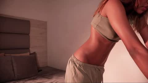 Lily Miiller online show from August 3, 12:45 am
