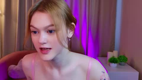Im Lily online show from February 22, 12:30 pm