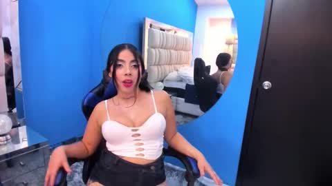 lily_rousse0 online show from May 21, 3:35 am