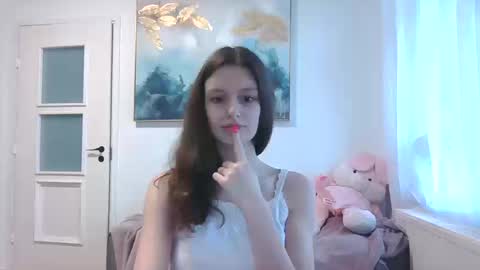 lilycandy_ online show from March 12, 11:58 am