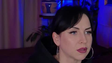 Lily online show from November 10, 3:59 pm