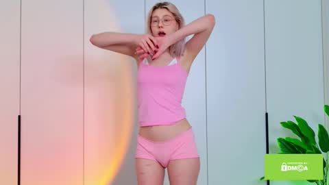 Lily online show from March 19, 1:55 am