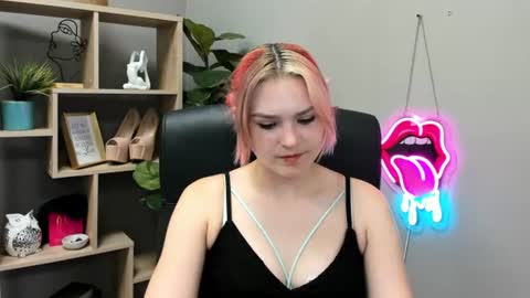 Lily online show from June 28, 1:51 pm