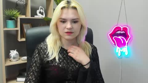 Lily online show from April 23, 7:05 am