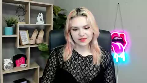 Lily online show from July 12, 6:49 am
