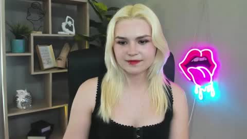 Lily online show from April 28, 2:21 pm
