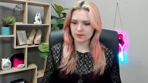 Lily online show from July 4, 7:34 am