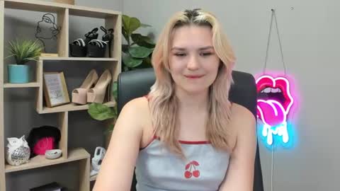 Lily online show from July 21, 10:39 am