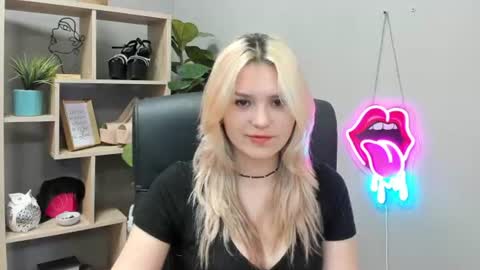 Lily online show from July 28, 6:44 am