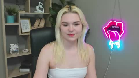Lily online show from April 11, 7:13 am