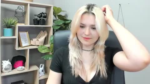 Lily online show from July 28, 12:48 pm