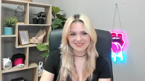 Lily online show from July 28, 11:17 am