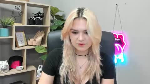 Lily online show from July 24, 6:32 am
