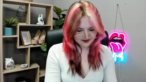 Lily online show from June 16, 6:39 am