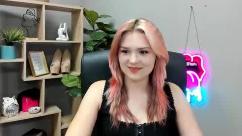 Lily online show from June 26, 6:52 am