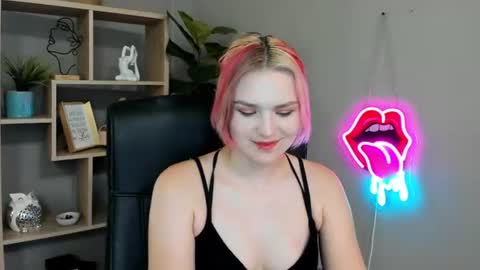 Lily online show from June 24, 1:51 pm