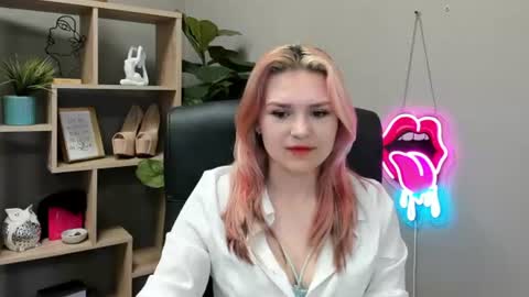 Lily online show from July 3, 6:51 am