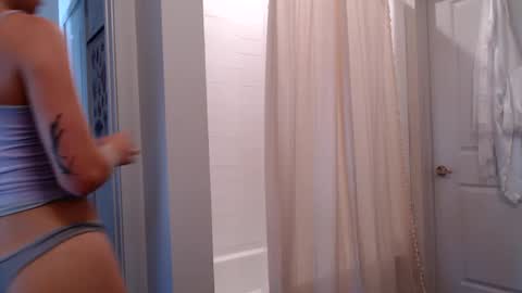 Snapshot of lilyyymonroee chatting on October 8, 3:07 pm Lily Monroe online show from October 8, 3:07 pm