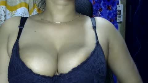 limaakter246618 online show from October 31, 9:04 pm