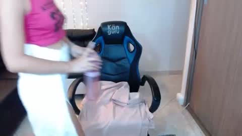 Snapshot of lina_kl chatting on October 19, 5:23 am lina_kl online show from October 19, 5:23 am